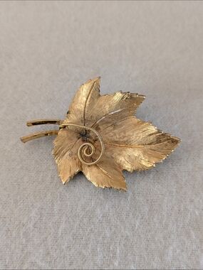 Gold-Tone Leaf Brooch Pin BSK